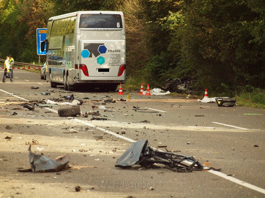 Schwerer VU Koeln Immendorf Kerkraderstr P124.JPG